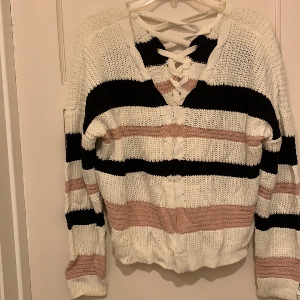 FULL CIRCLE TRENDS  XL SWEATER.